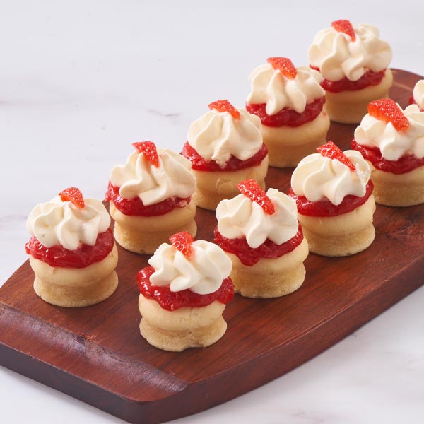 Mini_Scones_Strawberries_Cream
