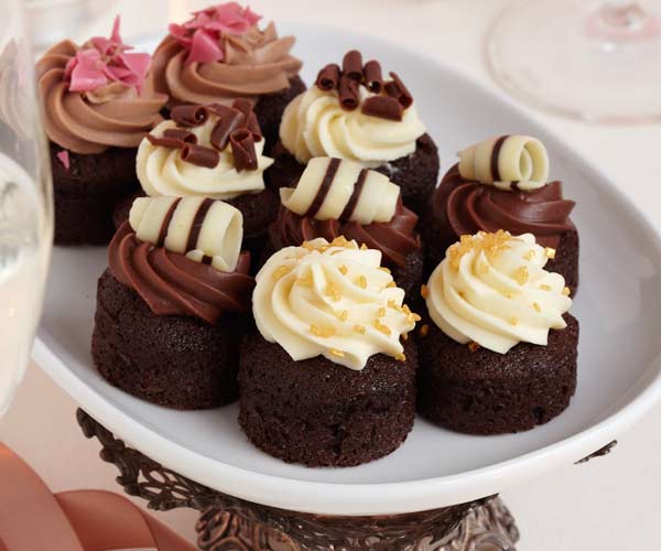 CAN122-Frank-Dale-Luxury-Mini-Chocolate-Cake-Selection