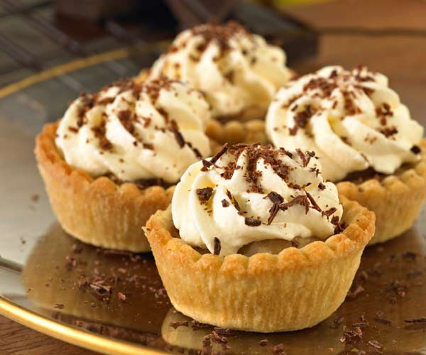 CAN30-Frank-Dale-Mini-Apple-Pie-with-Cream